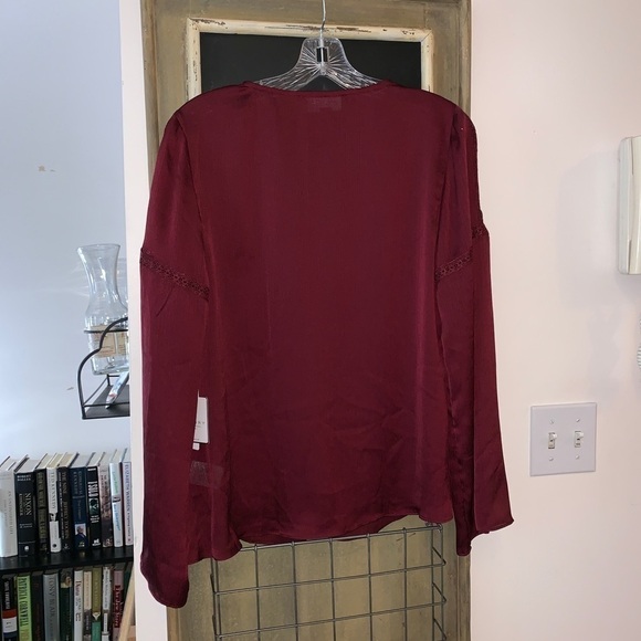 Laundry by Shelli Segal Burgundy Lace Trim V-Neck Blouse Size Small - Picture 5 of 7